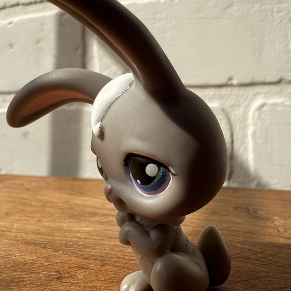 LPS Littlest Pet Shop Grey Rabbit - Picture 1 of 5
